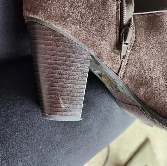 Size 10 Brown Ultra Suede 3.5 inch heel boots. - Picture 8 of 8